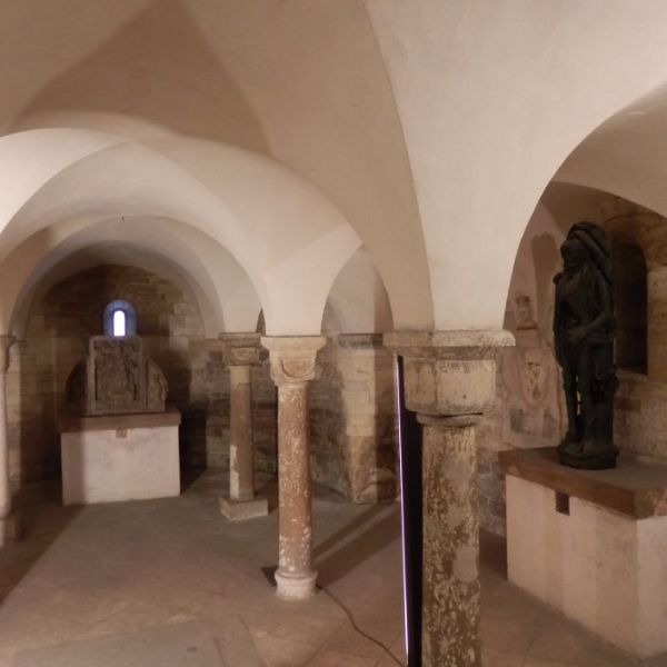 St. George's Basilica. Krypt under kirken hvor Prins Vratislaus I af Bøhmen og Boleslaus II ligger.