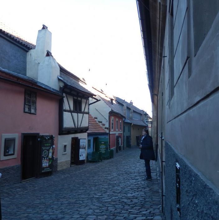Den Gyldne gyde. De små charmerende huse var i 1500 tallet blot fattige beboelser for bueskytter, guldsmede og handlende
