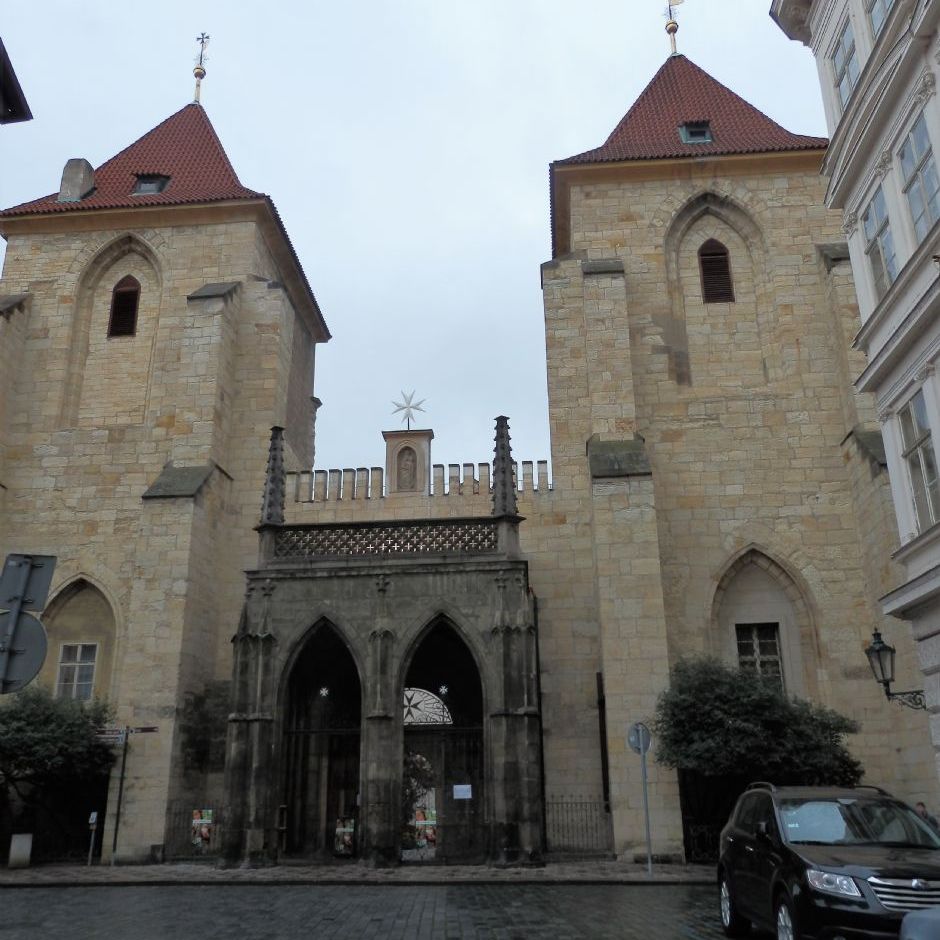 Lázeňská gade. Maltesisk Kirke og hjælpeorganisation. Tjekkisk munkekloster fra 1626 til 1948.
