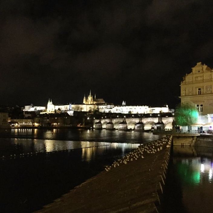 Prag by night