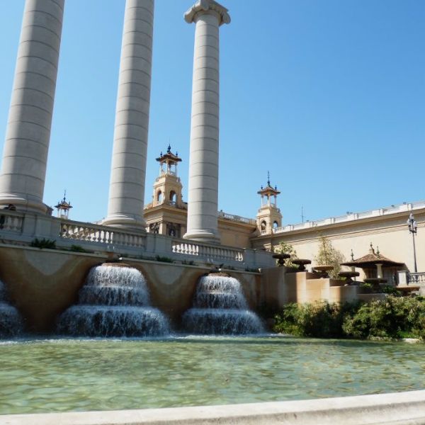 Vandfald i massevis ved National Museum for Catalonien, Barcelona.