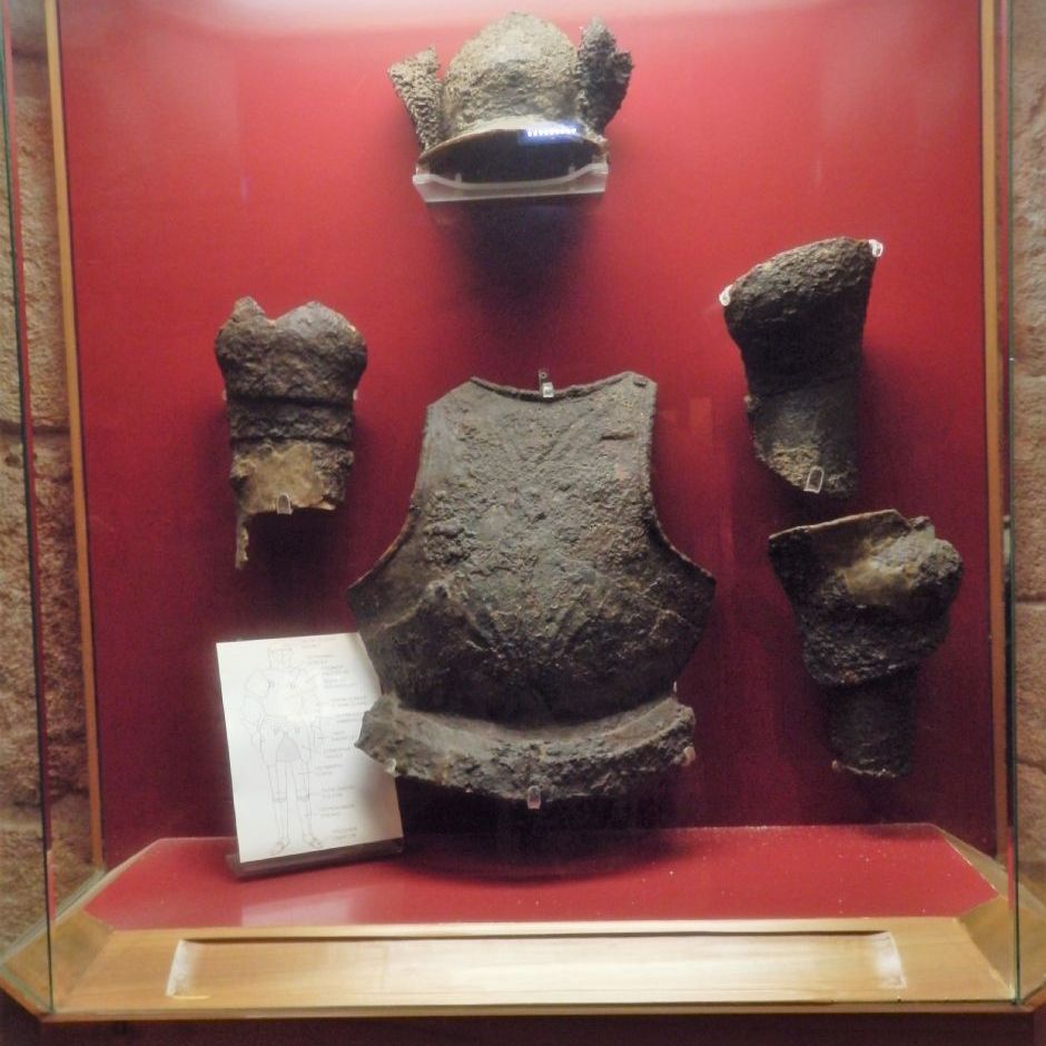 Rhodos Palads museum med ting der er fundet igennem tiderne, her en ridder rustning.