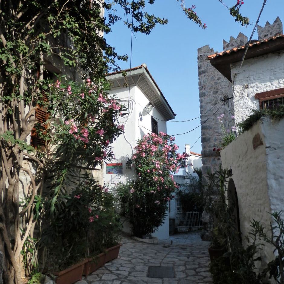 Marmaris med små hyggelige gader i den gamle bydel