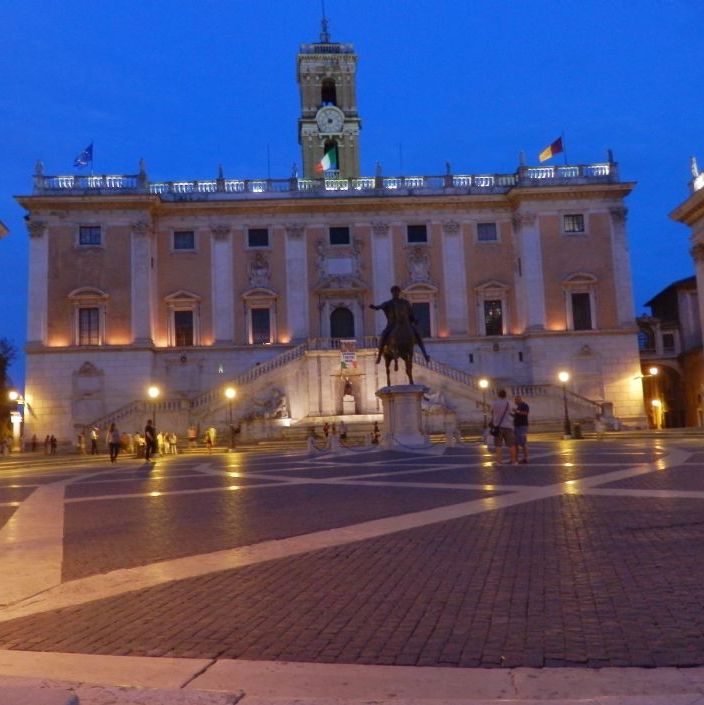 Capitoline Museum opført 1471, Statuen på pladsen er Kejser Marcus Aurelius.