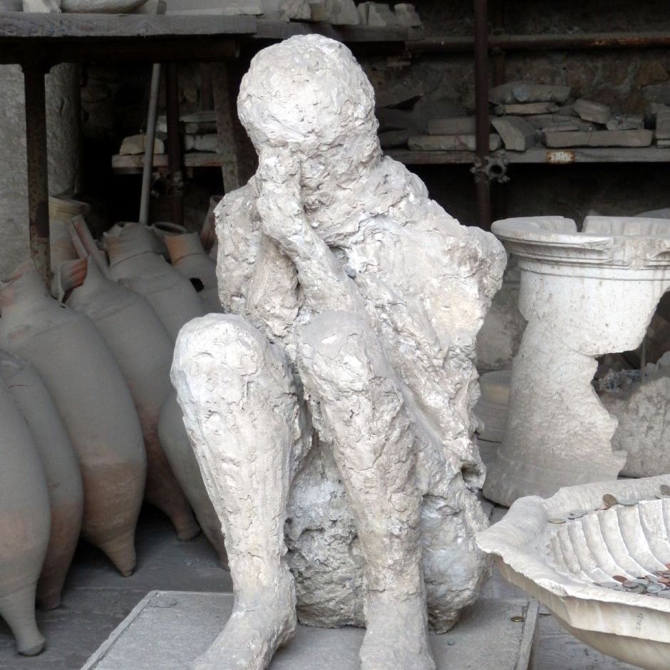 Pompejis gipsafstøbninger af dem, der sandsynligvis omkom, da den pyroklastiske sky ramte Pompeji på udbruddets anden dag