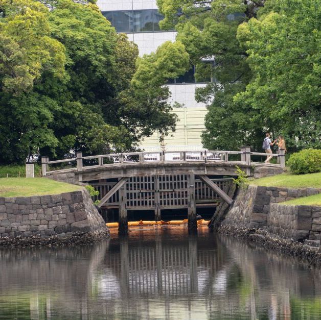 Hamarikyu Gardens, en gammel træbro.