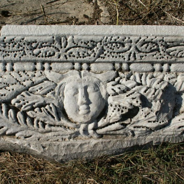 Alanya - Perge. Smukt udskåret sten