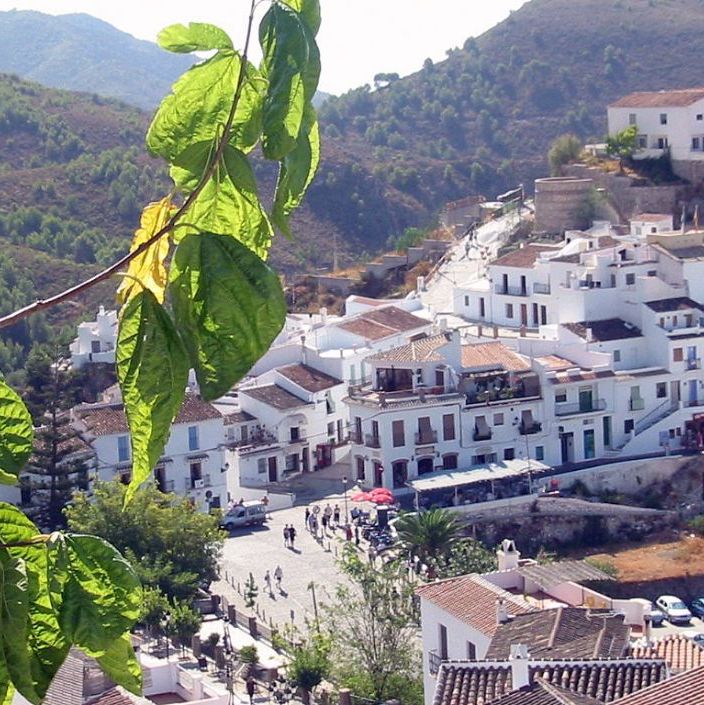 Spanien.
Frigiliana er en af de smukkeste hvide byer i Spanien.