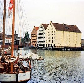 Gdansk.
Havnen med de gamle pakhuse som nu er et maritimt museum.
