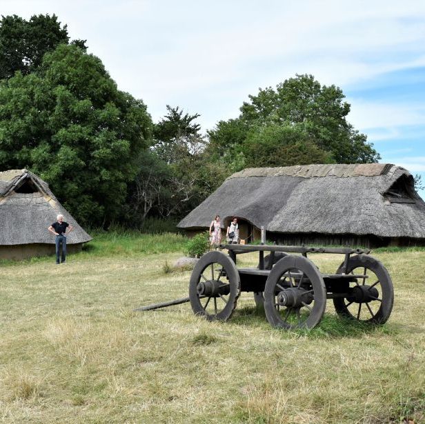 Sagnlandet Lejre.
Jernalder landsbyen Lethra.
Iron age Village Lethra
