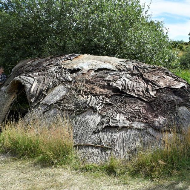 Sagnlandet Lejre.
Stenalderhytten Traha - Maglemosehytte.
Aurochs Hunter Hut