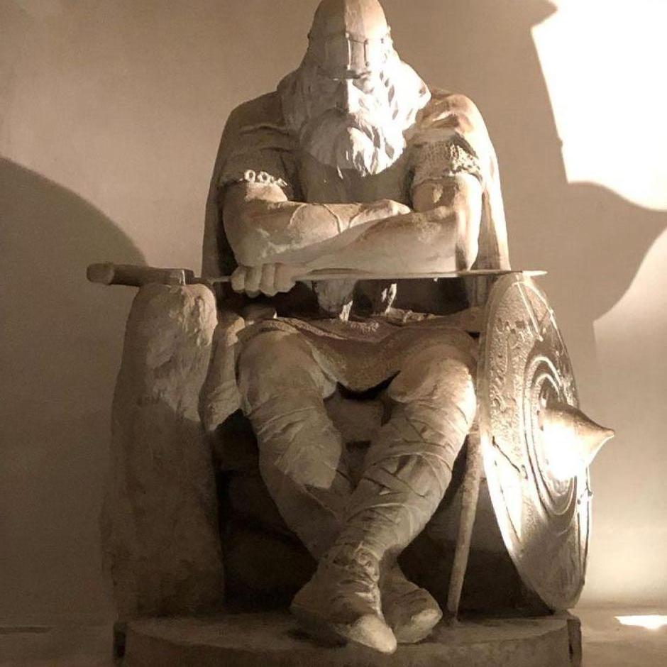 Holger Danske.
Holger Danske er en dansk sagnhelt.
Sagnet fortæller, at når Danmark stander i våde, så vil Holger Danske vågne op til dåd.