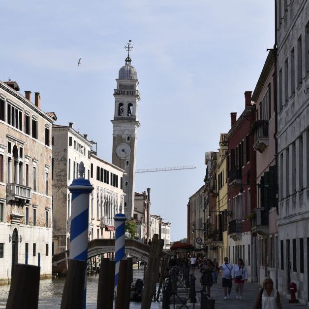 Det skæve tårn er en græsk ortodokse kirke i Venedig.